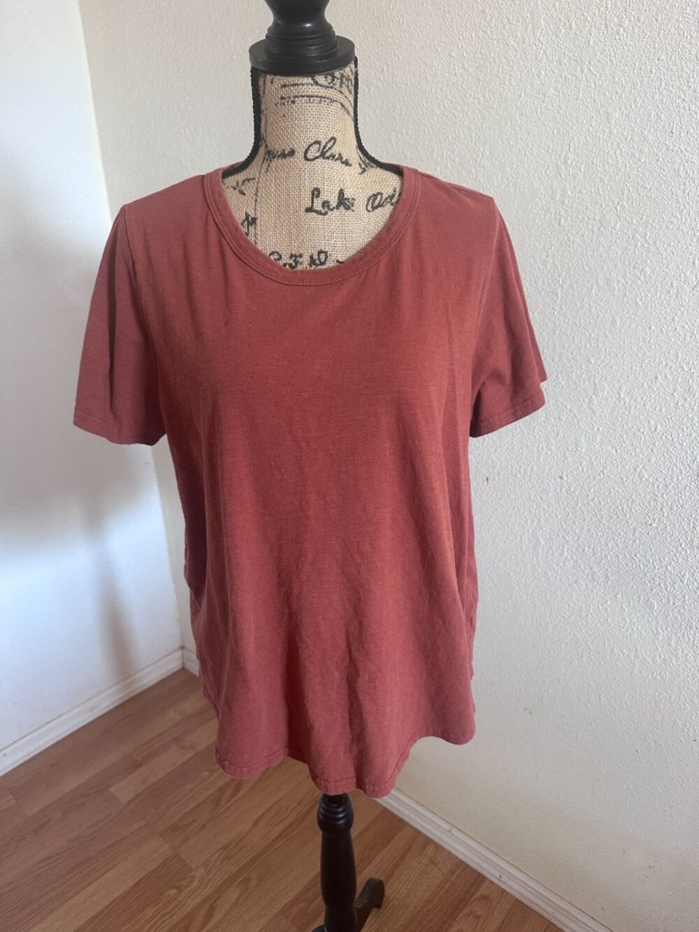 dip Women's size 1X Rust Colored Short Sleeve Tee Shirt with Crew Neck